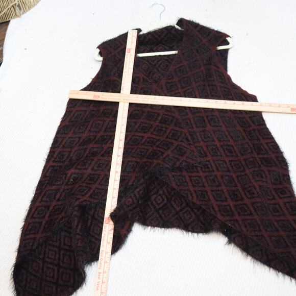 Boho Open Front Drape Vest Red Black Diamond Pattern One Size - Picture 3 of 5